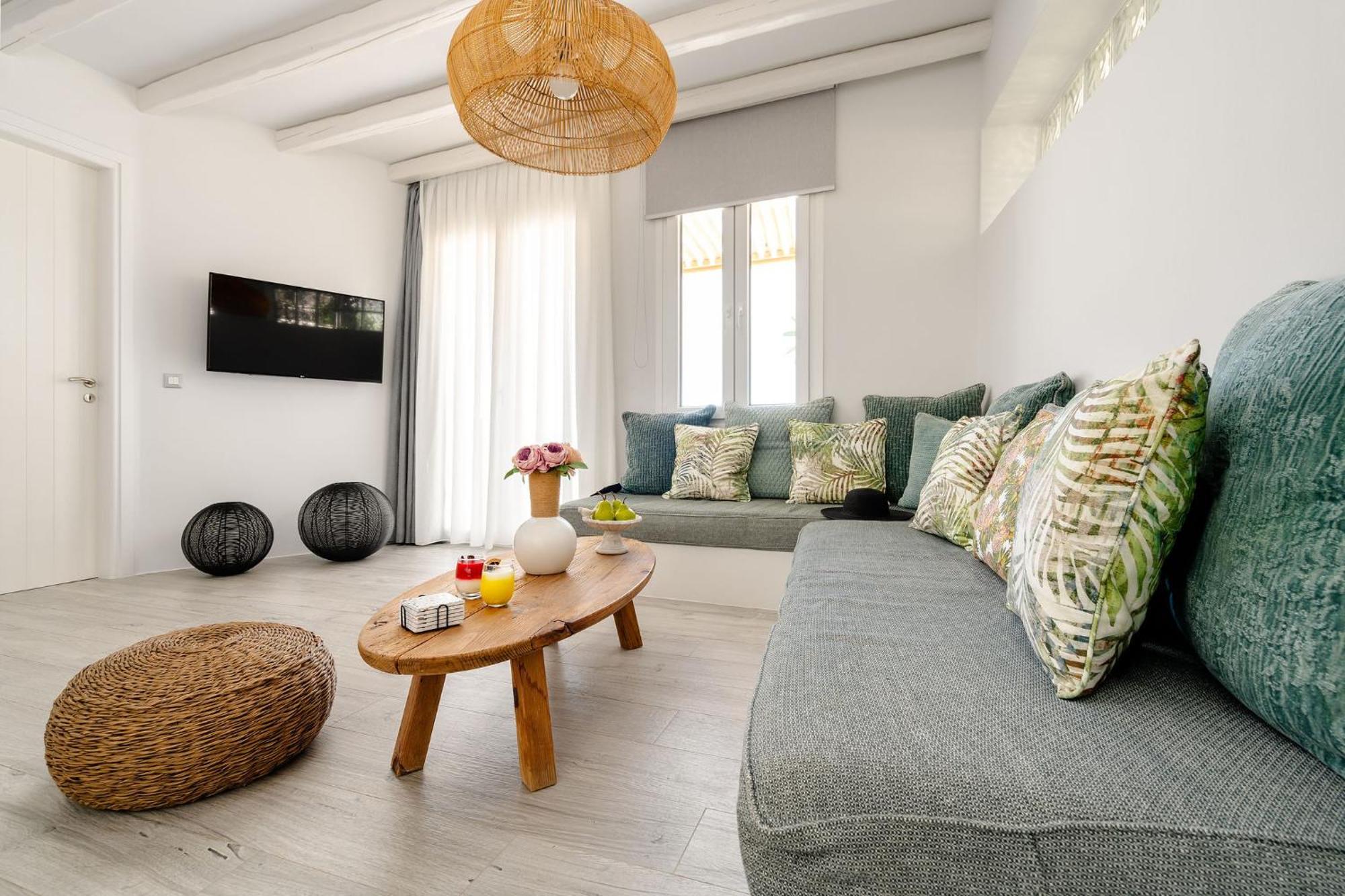 Sunday Luxury Suites Ajía Ána Kültér fotó